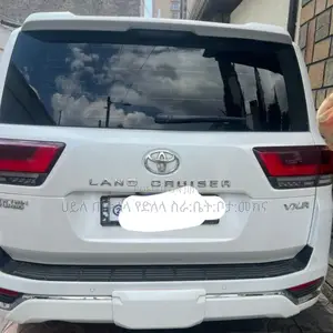 Toyota Land Cruiser 2022 White