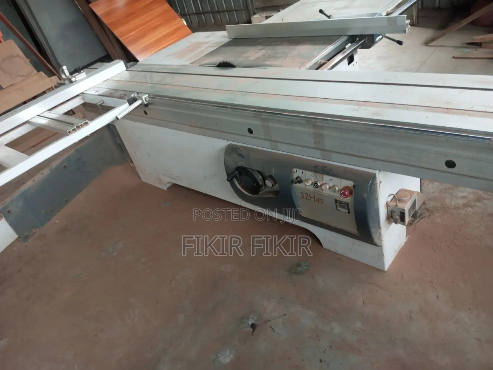 Precision Panel Saw
MDF ጣውላ መሰንጠቂያ