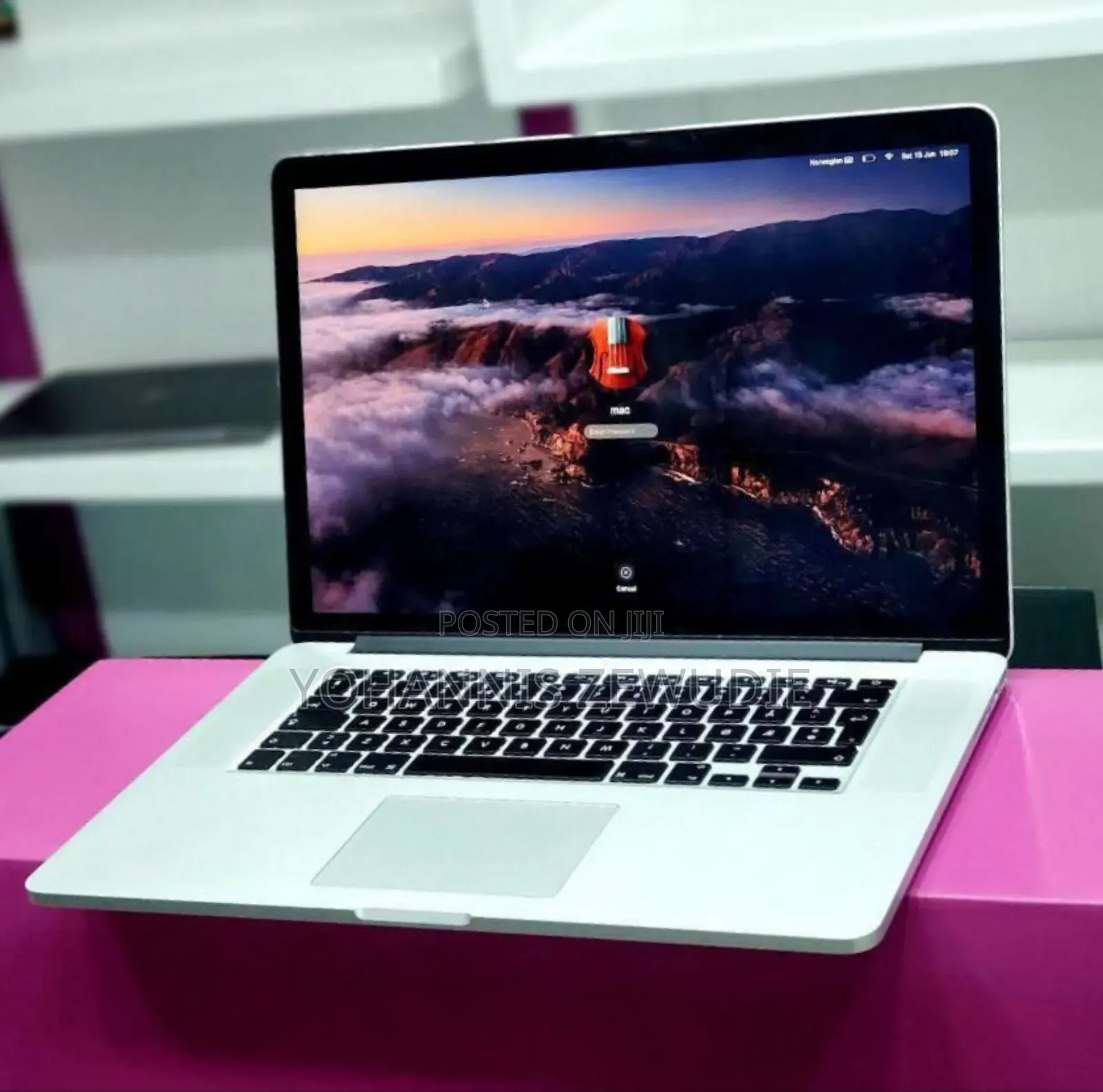 New Laptop Apple MacBook Pro 2017 16GB Intel Core I5 SSD 256GB