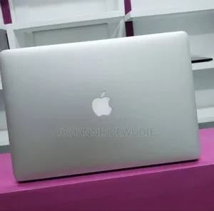 New Laptop Apple MacBook Pro 2017 16GB Intel Core I5 SSD 256GB