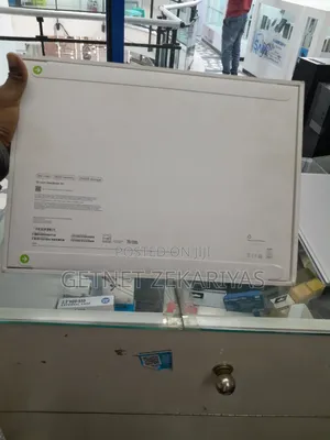 New Laptop Apple MacBook Air 16GB AMD A4 SSD 256GB