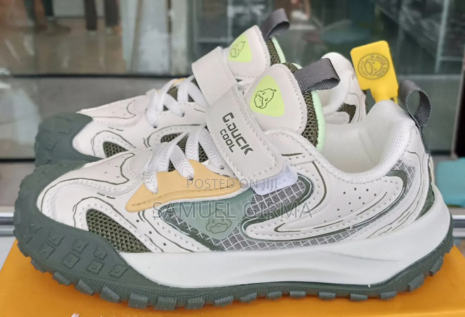 Soft Sol Bread Sneakers
Size:27-37