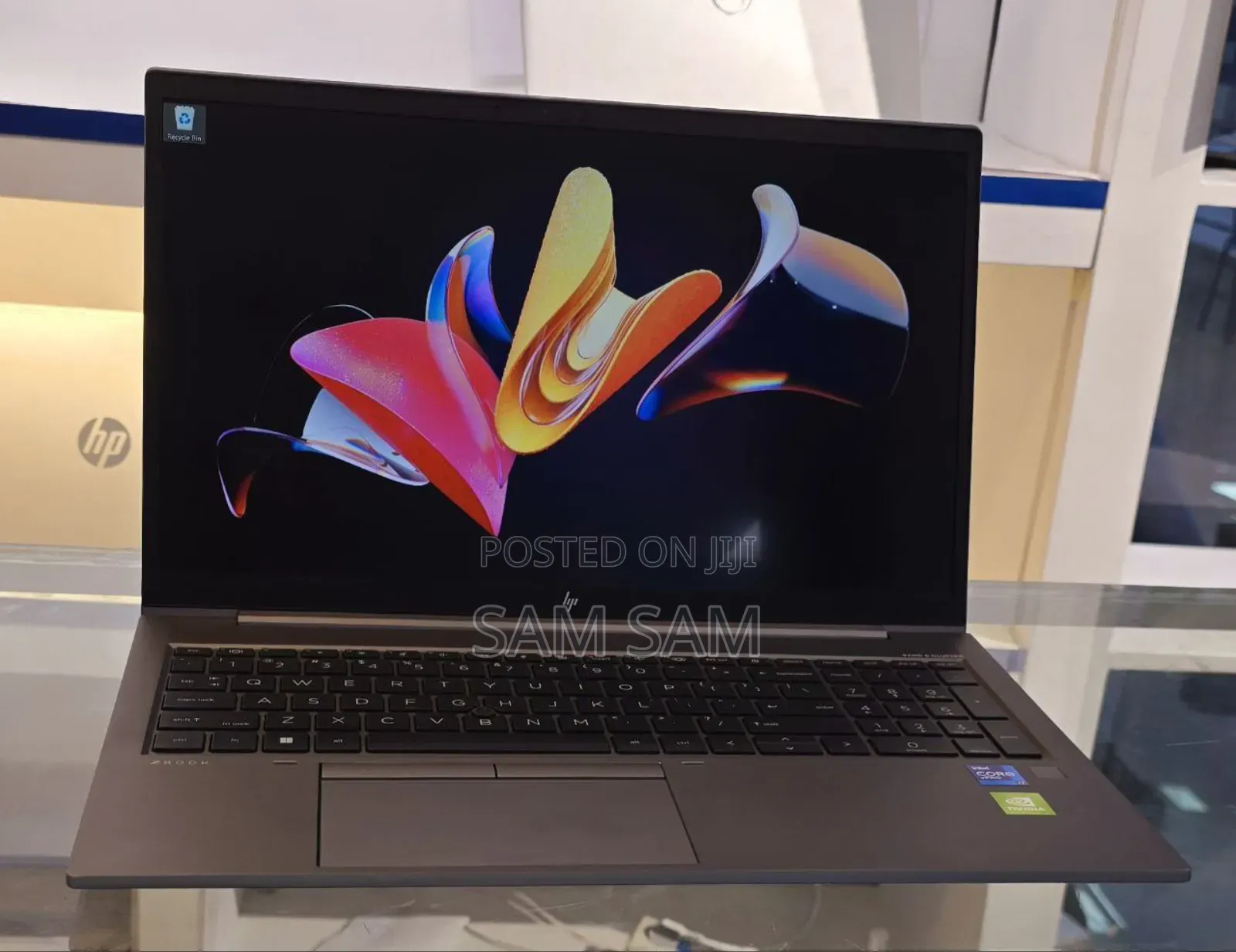 New Laptop HP ZBook Firefly G8 16GB Intel Core I7 SSD 1T