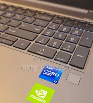 New Laptop HP ZBook Firefly G8 16GB Intel Core I7 SSD 1T