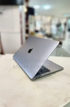 New Laptop Apple MacBook 16GB Apple M1 SSD 256GB