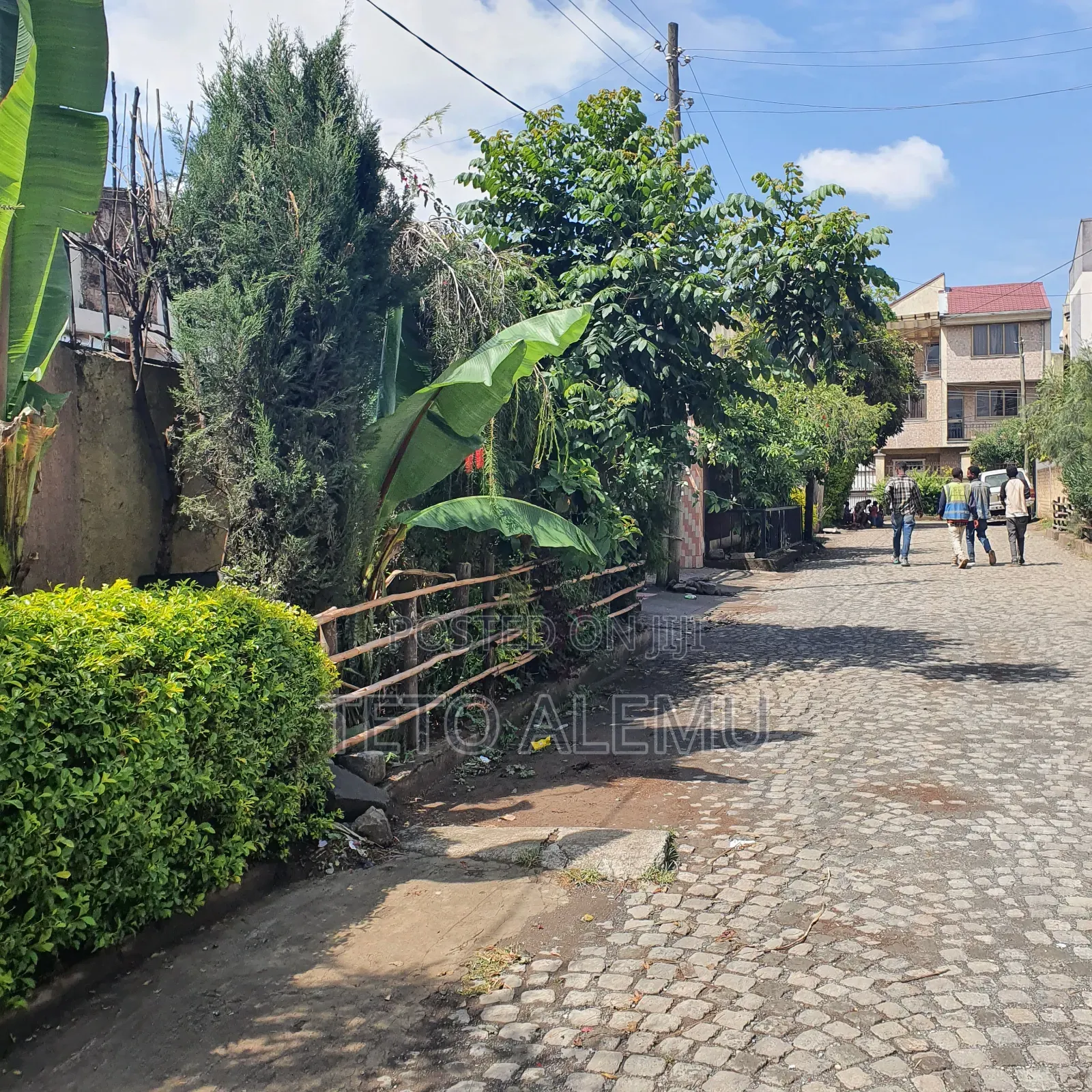 የሚሸጥ ኤል ሸፕ ጎሮ አደባባይ 210 ካሬ ገራሚ ቦታ 24 ሚሊዮን ብር ኮሪደር ያለቀለት