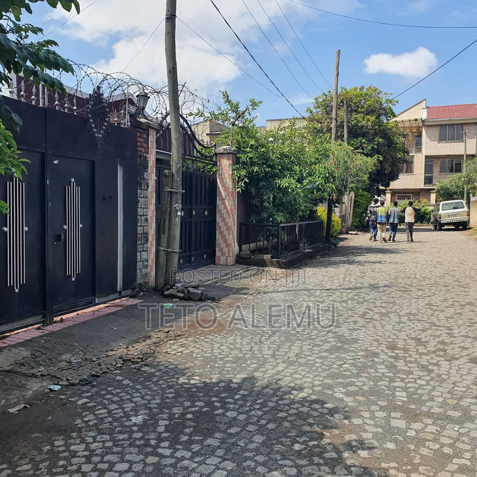 የሚሸጥ ኤል ሸፕ ጎሮ አደባባይ 210 ካሬ ገራሚ ቦታ 24 ሚሊዮን ብር ኮሪደር ያለቀለት