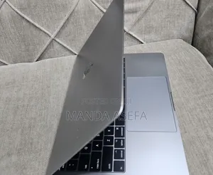 New Laptop Apple MacBook Pro 2017 16GB Intel Core I5 SSD 256GB