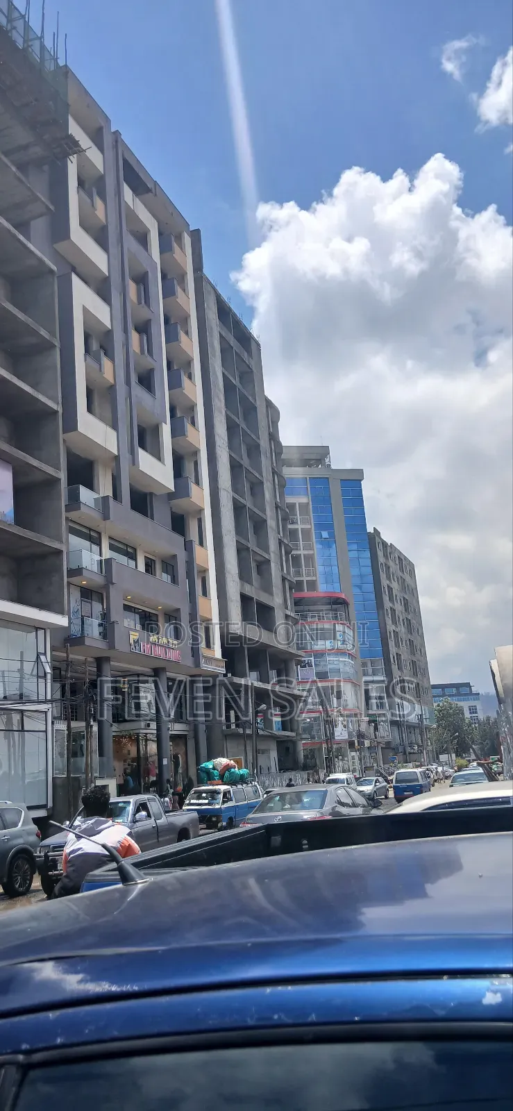 በመሀል 22 የንግድ ሱቅ