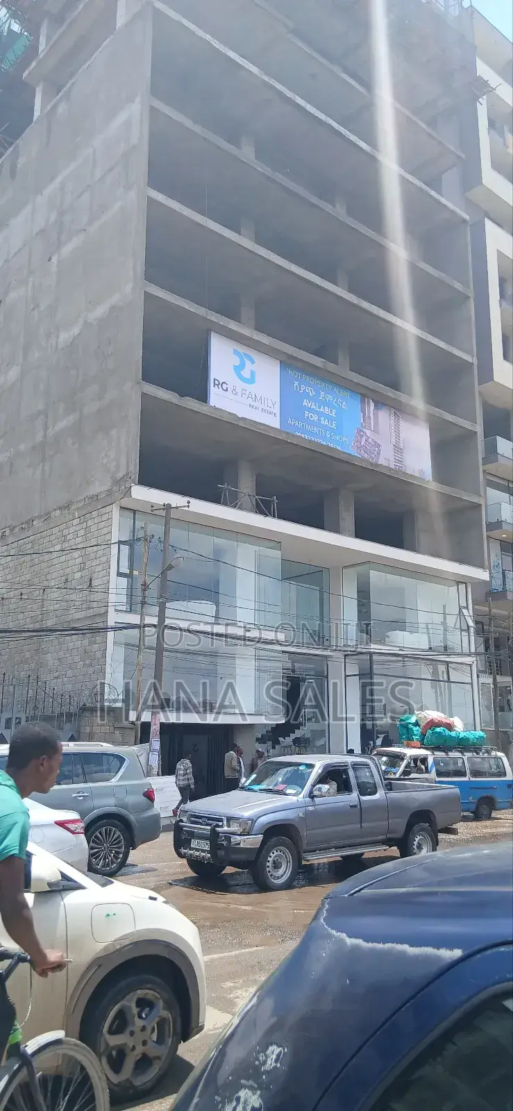 በመሀል 22 የንግድ ሱቅ