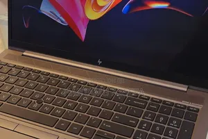 New Laptop HP ZBook Firefly G8 16GB Intel Core I7 SSD 1T