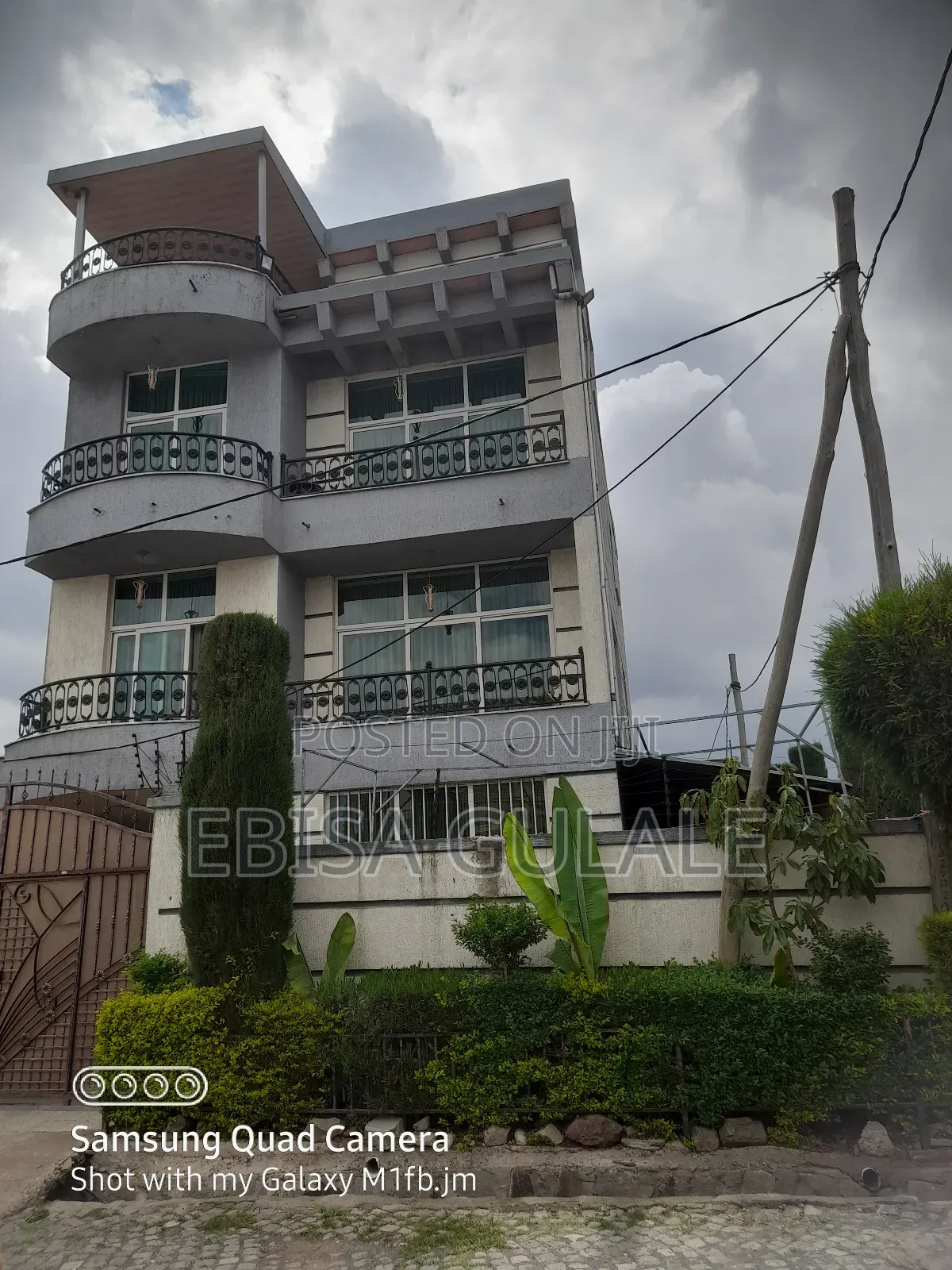 Furnished 6bdrm Apartment in Yeka for sale