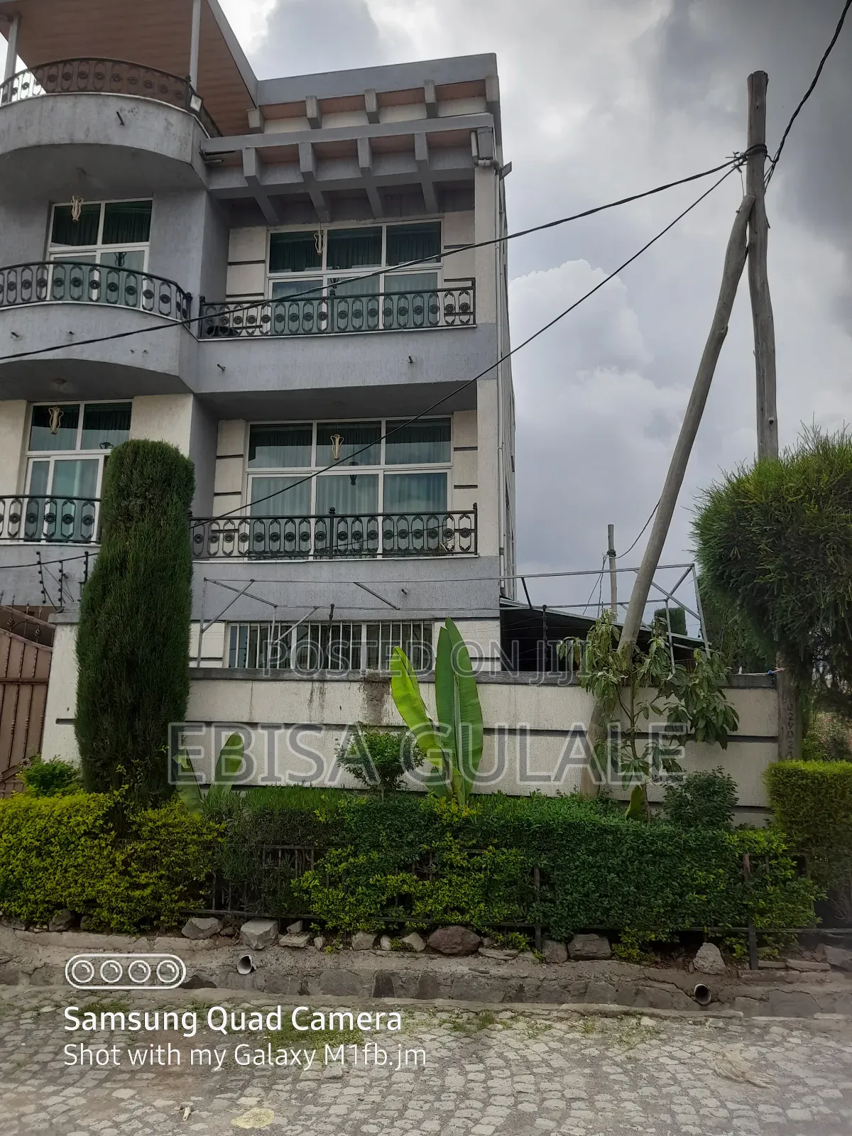 Furnished 6bdrm Apartment in Yeka for sale