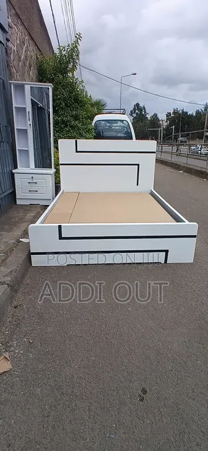 Photo - 1.50 ስትራይፕ አልጋ