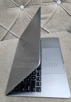New Laptop Apple MacBook Pro 2017 16GB Intel Core I5 SSD 256GB