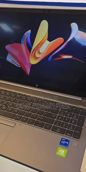 New Laptop HP ZBook Firefly G8 16GB Intel Core I7 SSD 512GB