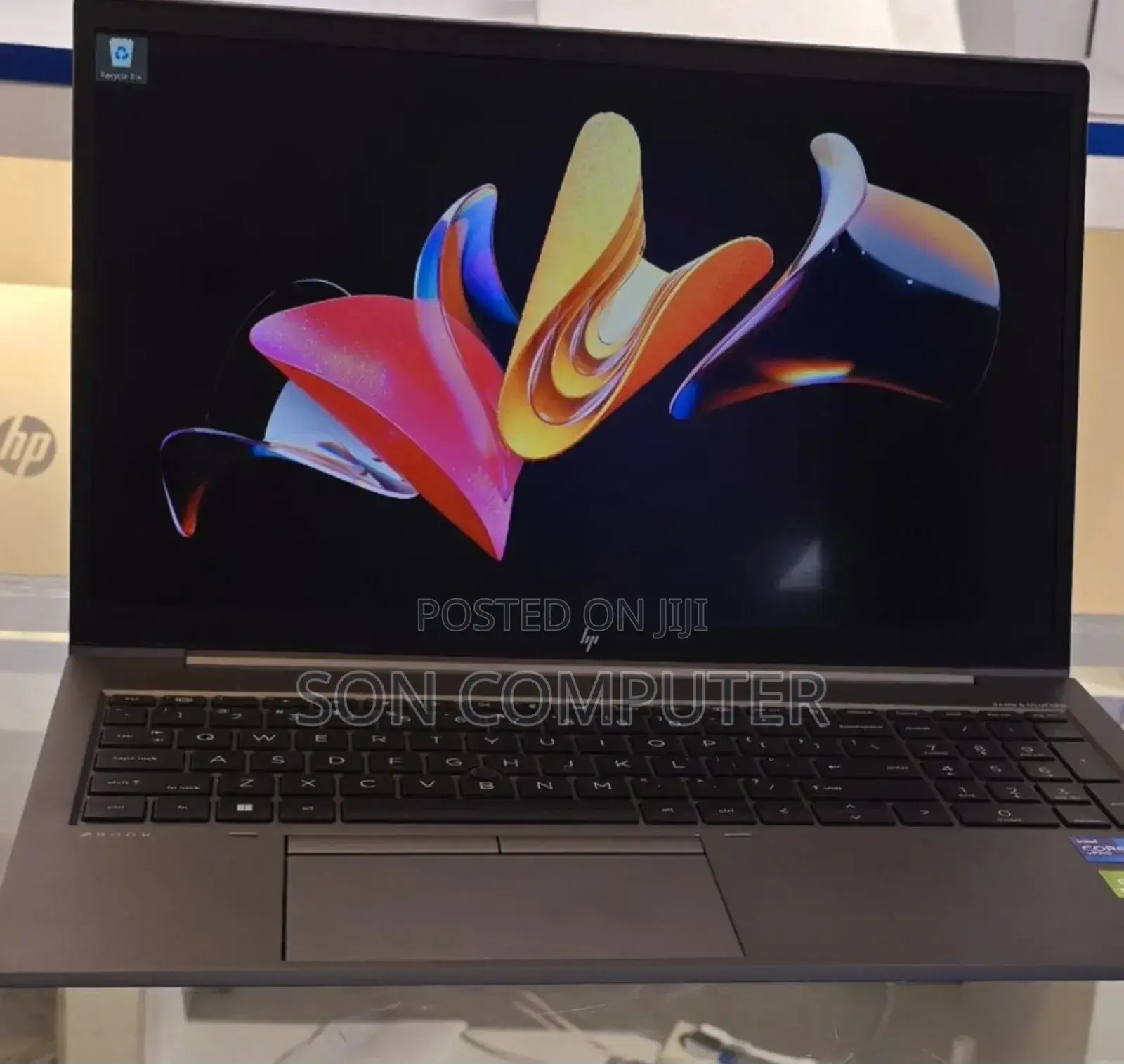 New Laptop HP ZBook Firefly G8 16GB Intel Core I7 SSD 512GB