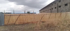 Photo - የሚከራይ 10ሺህ ካሬ መጋዘን ለቢራ ፋብሪካ መጋዘን የነበረ