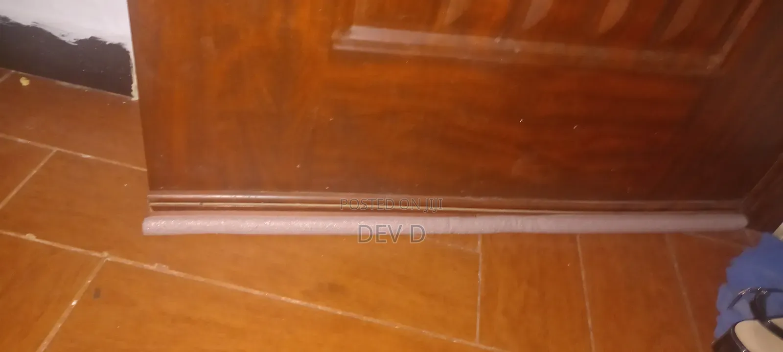 የአቧራ እና የበር ስር ክፍተት መዝጊያ