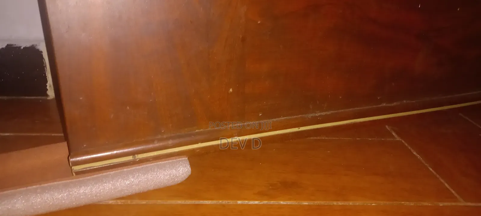 የአቧራ እና የበር ስር ክፍተት መዝጊያ