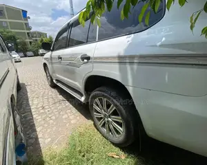 Toyota Land Cruiser 2009 White