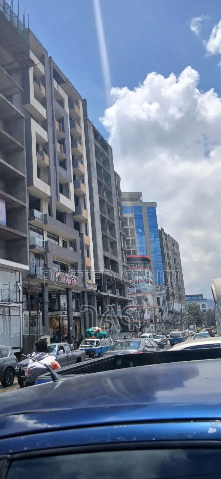 የንግድ ሱቅ ሽያጭ በመሀል ቦሌ ከ9.5 ካሬ ጀምሮ