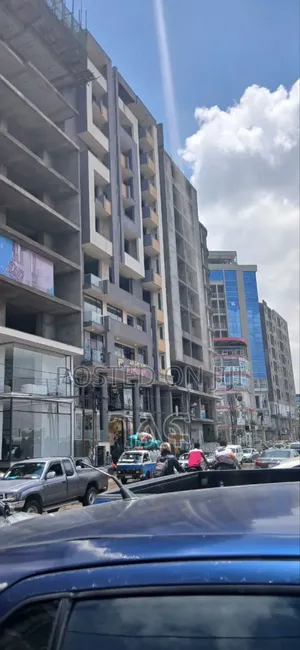 የንግድ ሱቅ ሽያጭ በመሀል ቦሌ ከ9.5 ካሬ ጀምሮ