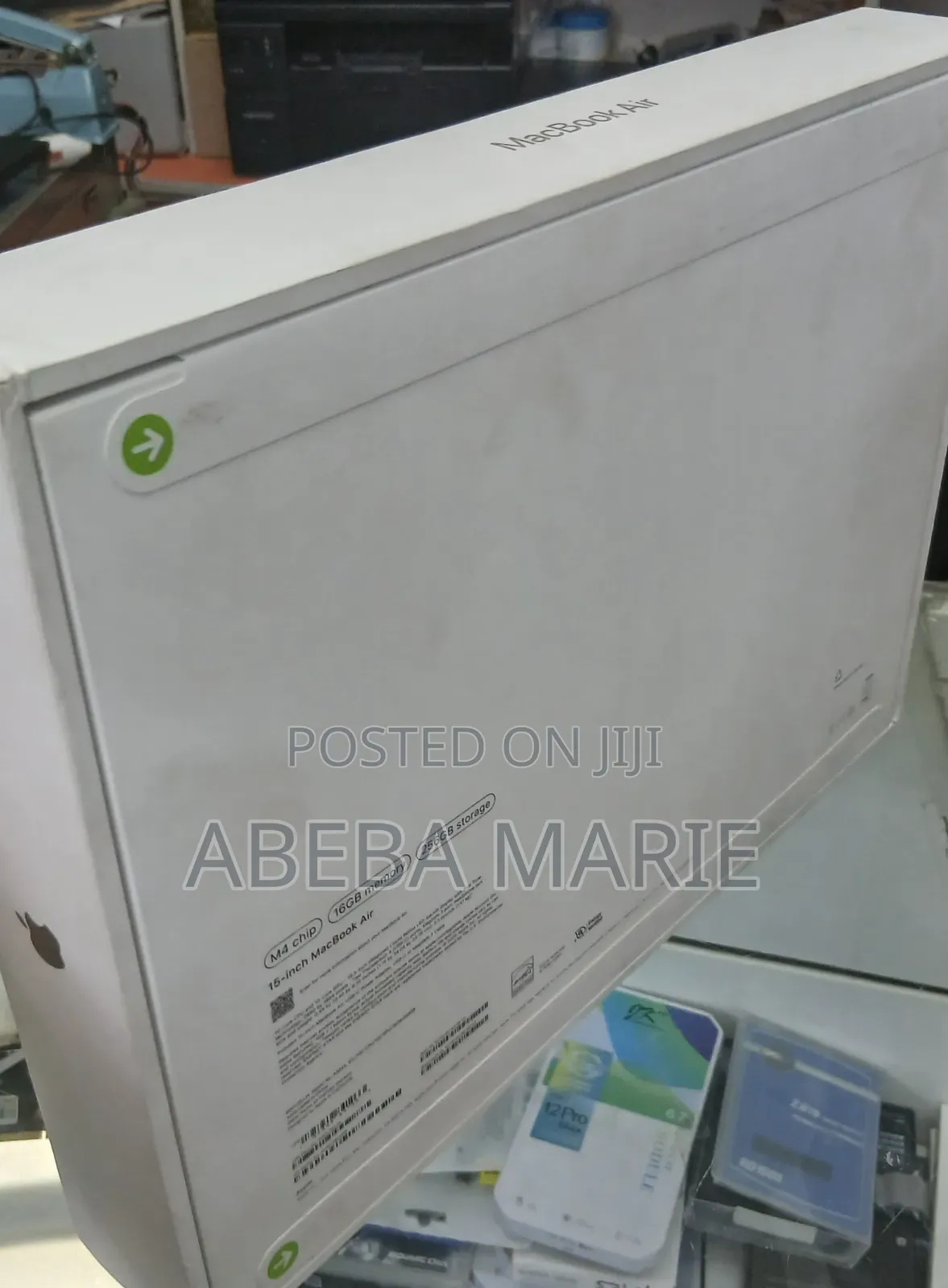 New Laptop Apple MacBook Air 2024 M3 15-Inch 16GB Apple M4 SSD 256GB