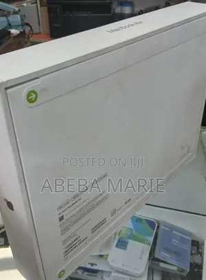 New Laptop Apple MacBook Air 2024 M3 15-Inch 16GB Apple M4 SSD 256GB