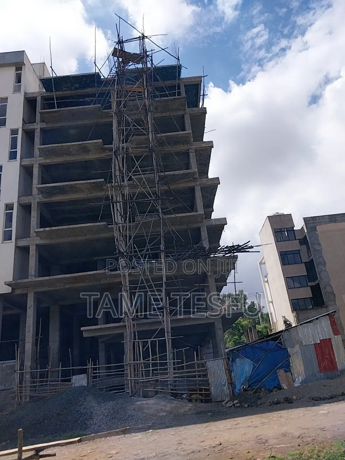 Furnished 10bdrm House in Summit, Bole for sale