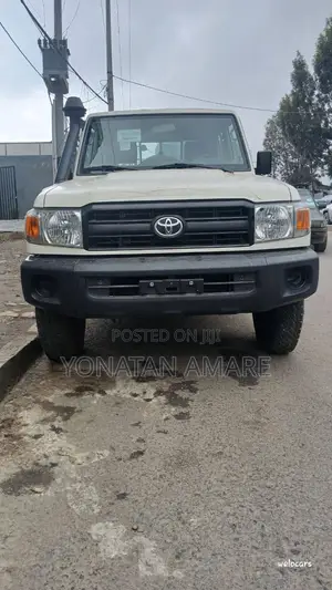 Toyota Land Cruiser 2022 White