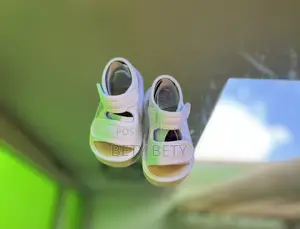 Photo - Shein Kids Shoe