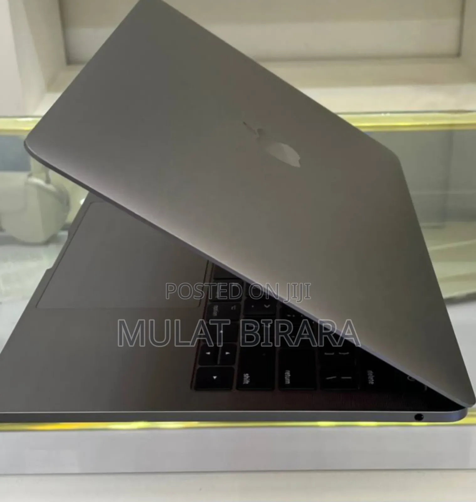 New Laptop Apple MacBook Pro 2017 8GB Intel Core I5 SSD 512GB