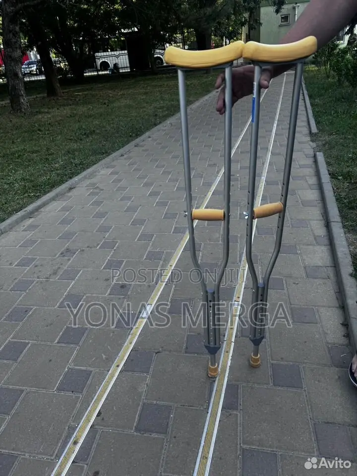 Crutches/Kranch/Transferring Weight Legs to the Arm/Shoulder