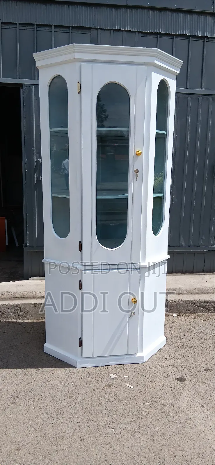 ነጭ ኮርነር ቡፌ/White Corner Buffe