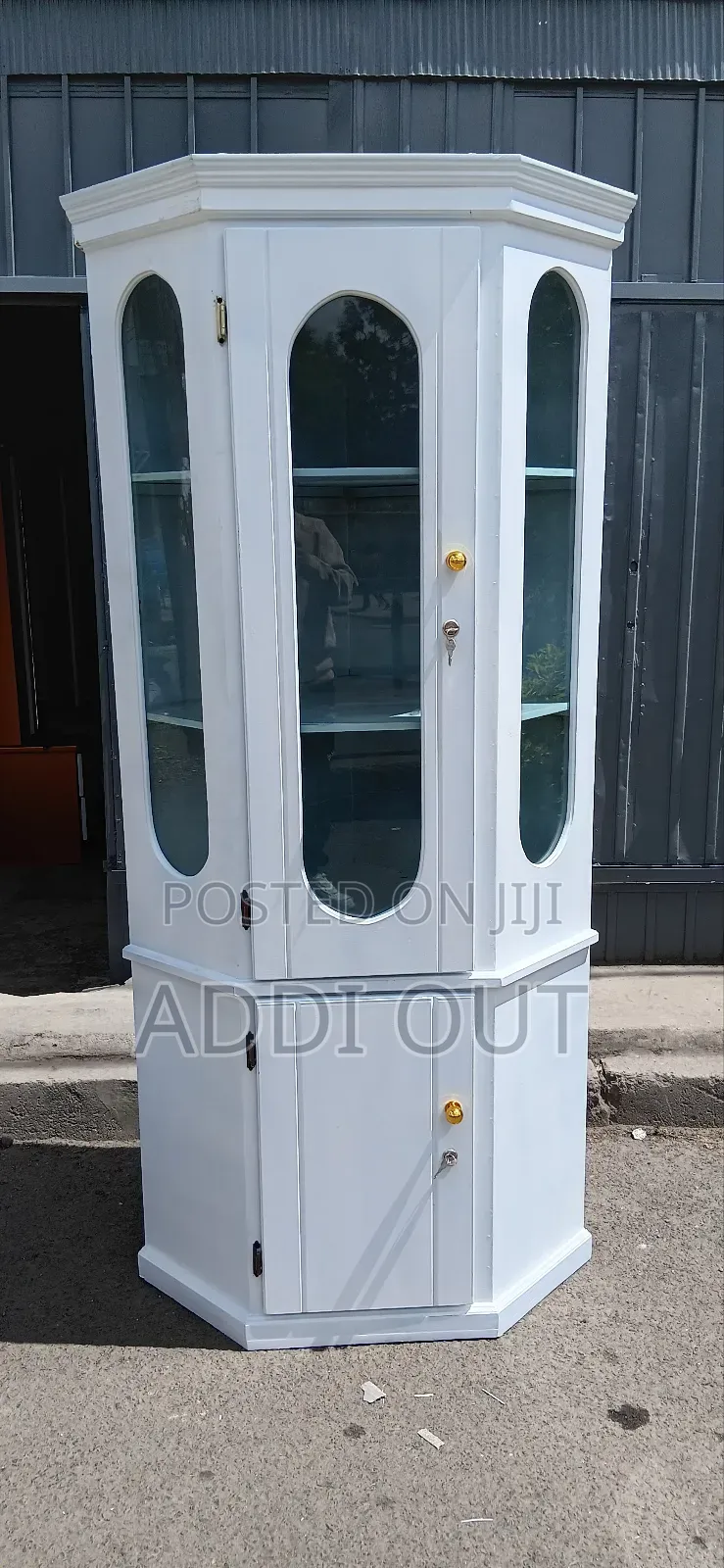 ነጭ ኮርነር ቡፌ/White Corner Buffe