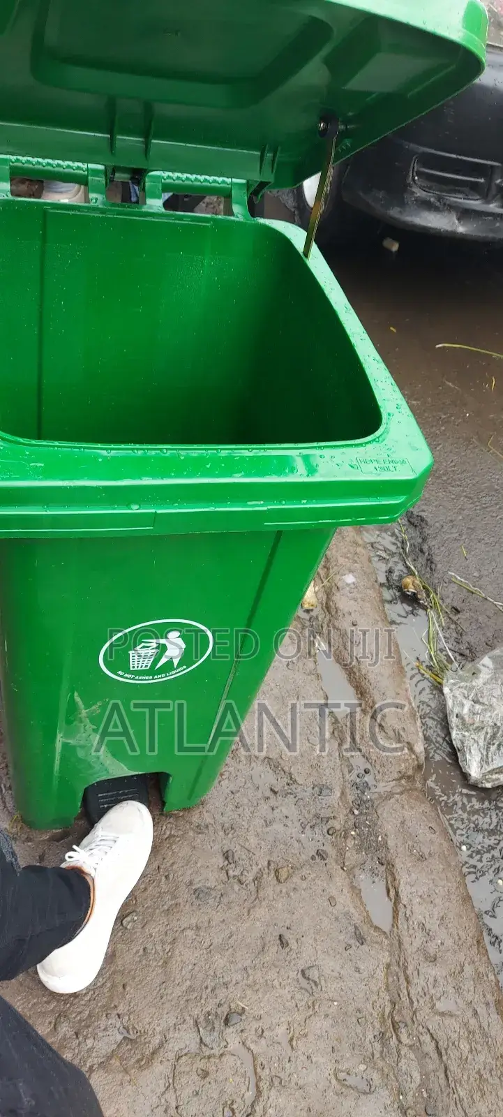 Garbage 120 Litre Whith Pedal and Tyres