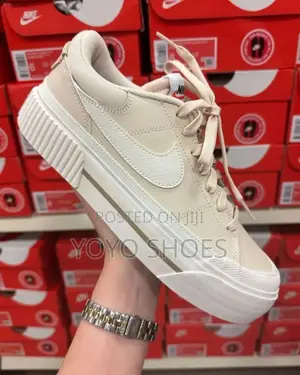 Nike Court Legacy