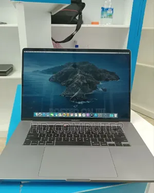 Photo - New Laptop Apple MacBook Pro 2019 16GB Intel Core I7 SSD 512GB