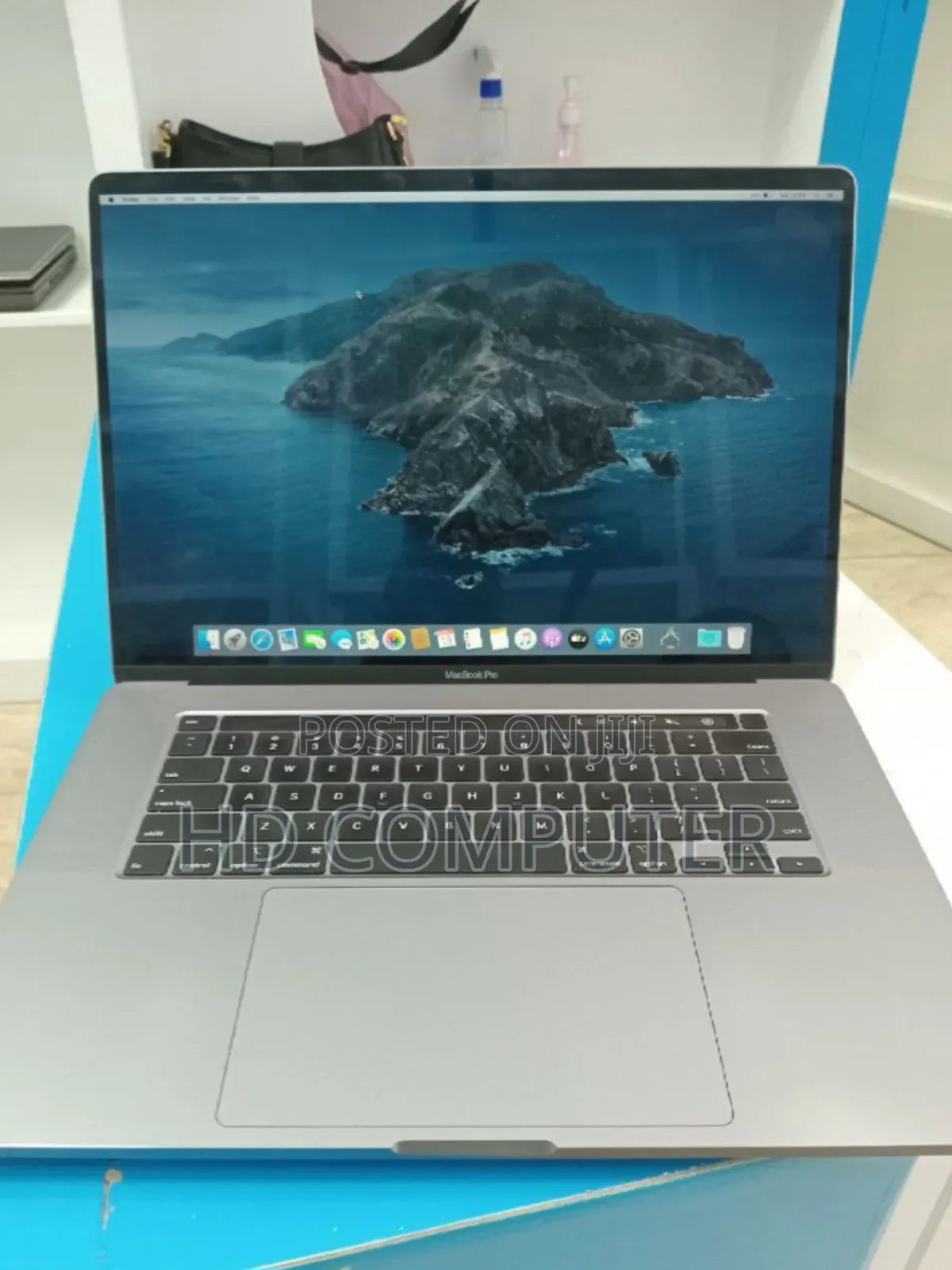 New Laptop Apple MacBook Pro 2019 16GB Intel Core I7 SSD 512GB