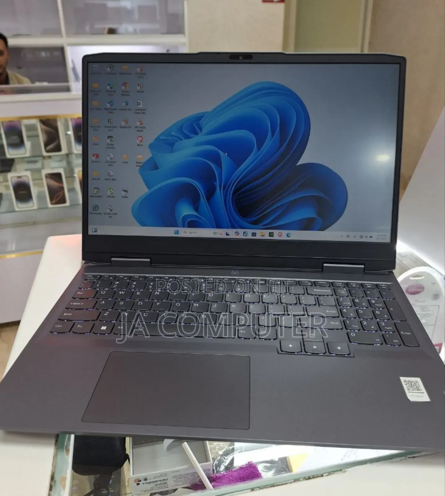 New Laptop Lenovo LOQ 15IRH8 16GB AMD Ryzen 7 SSD 512GB