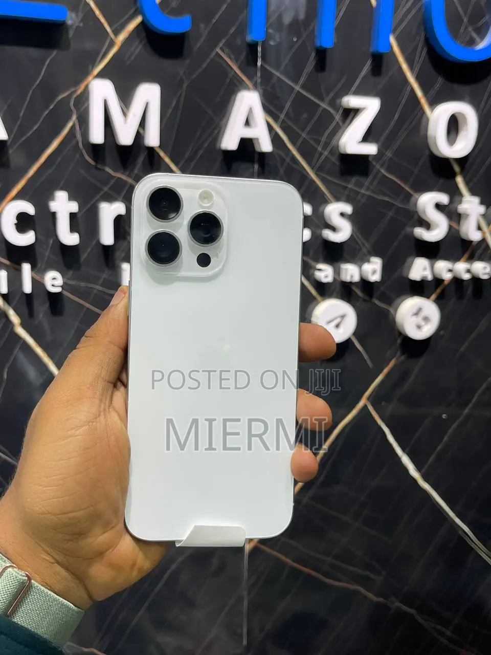 New Apple iPhone 16 Pro Max 1 TB White