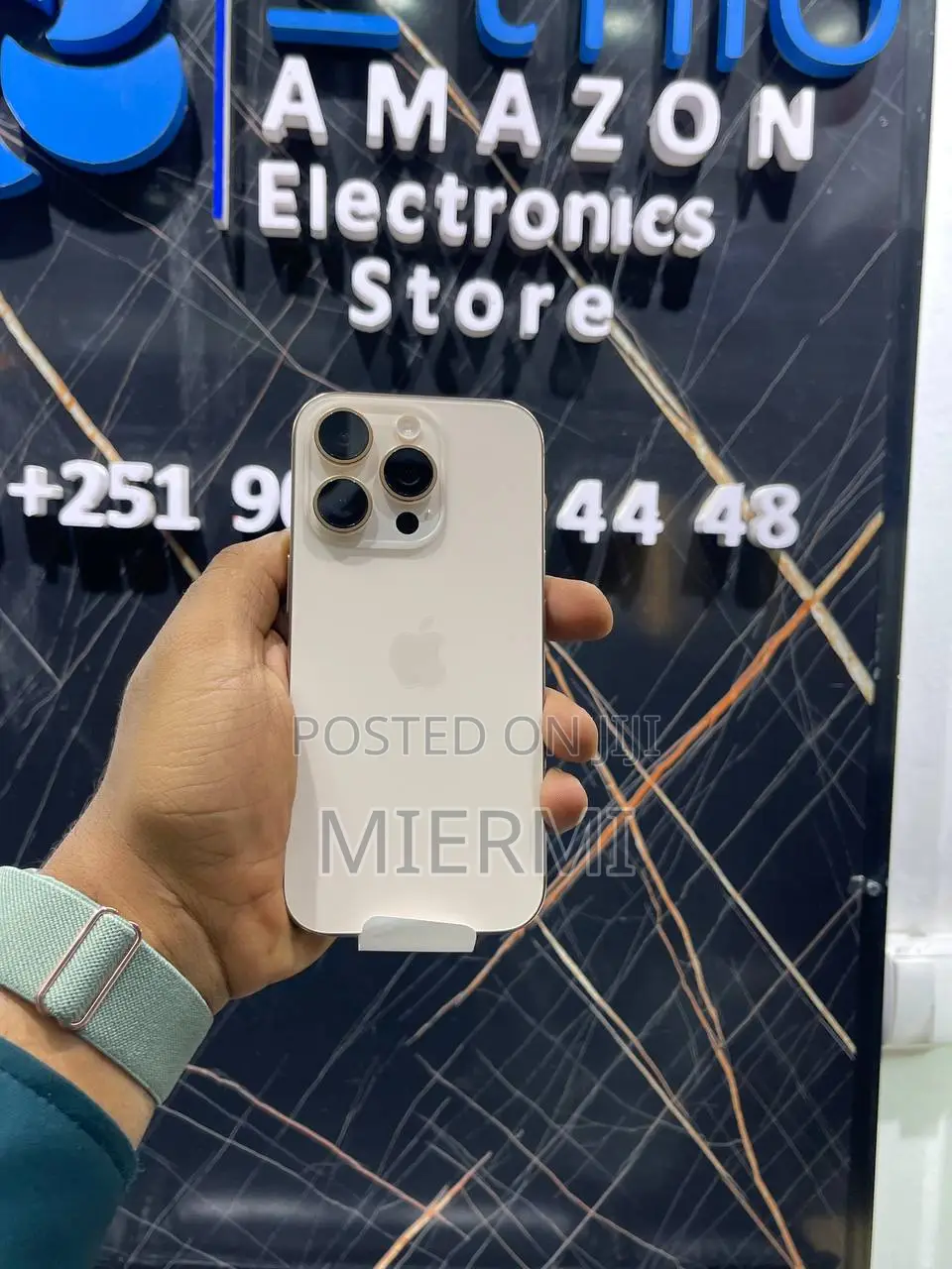 New Apple iPhone 16 Pro 128 GB Gold