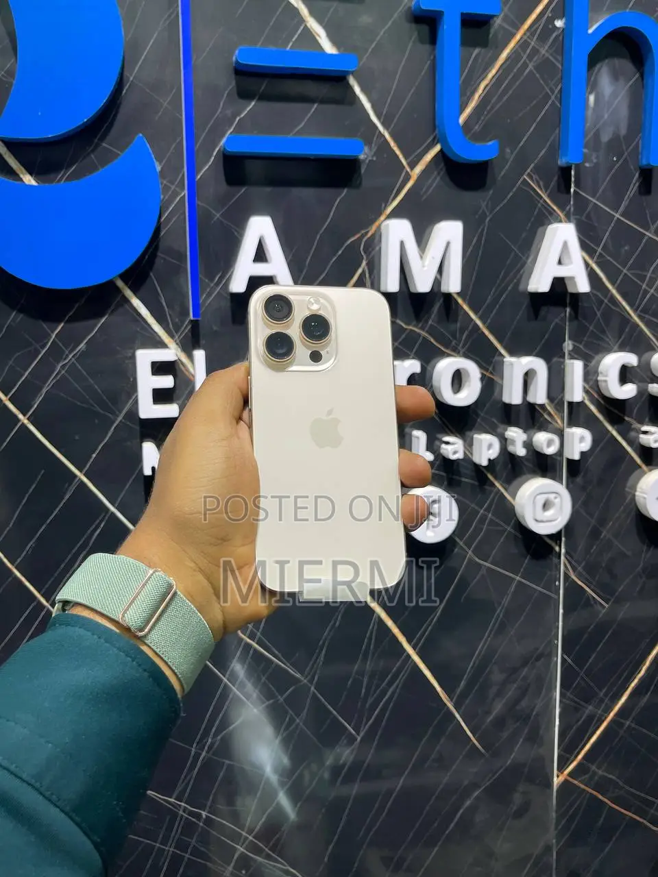 New Apple iPhone 16 Pro 128 GB Gold