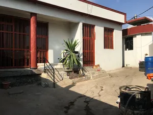 Furnished 4bdrm Villa in አስቸካይ የሚሸጥ ቤት ቄራ, Kirkos for sale