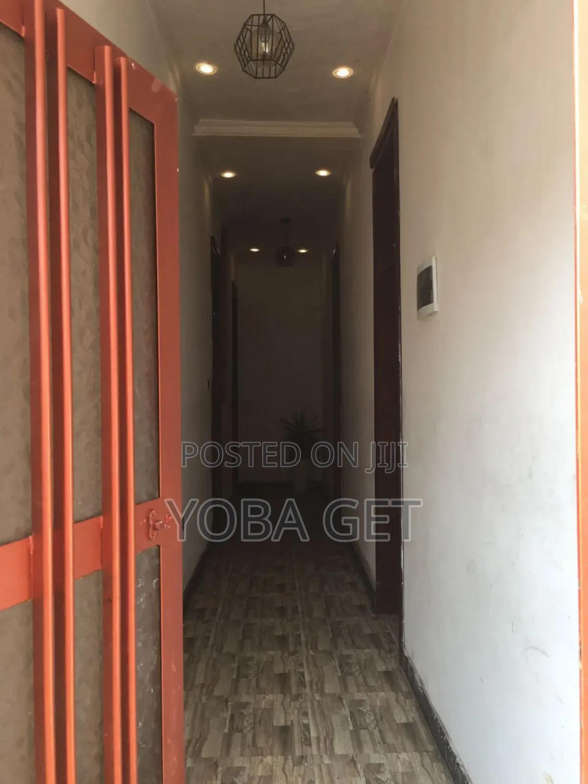 Furnished 4bdrm Villa in አስቸካይ የሚሸጥ ቤት ቄራ, Kirkos for sale