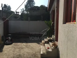 Furnished 4bdrm Villa in አስቸካይ የሚሸጥ ቤት ቄራ, Kirkos for sale