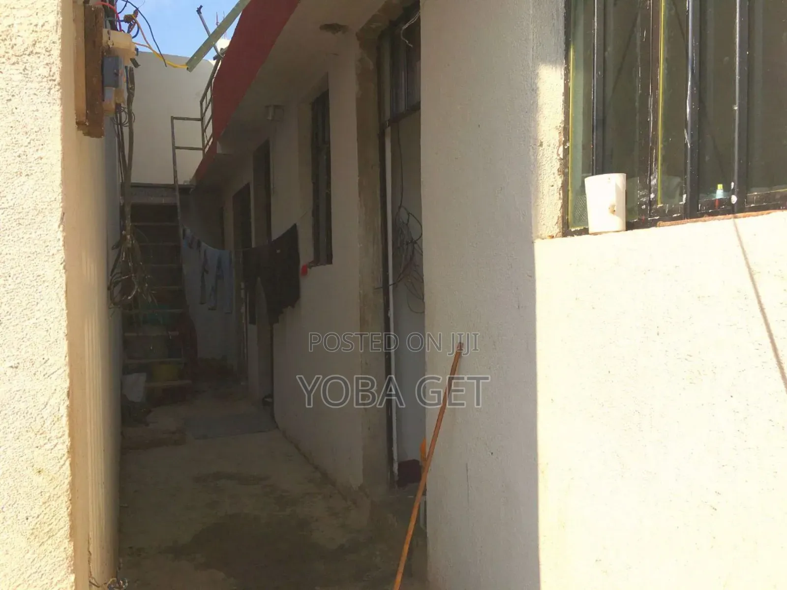 Furnished 4bdrm Villa in አስቸካይ የሚሸጥ ቤት ቄራ, Kirkos for sale