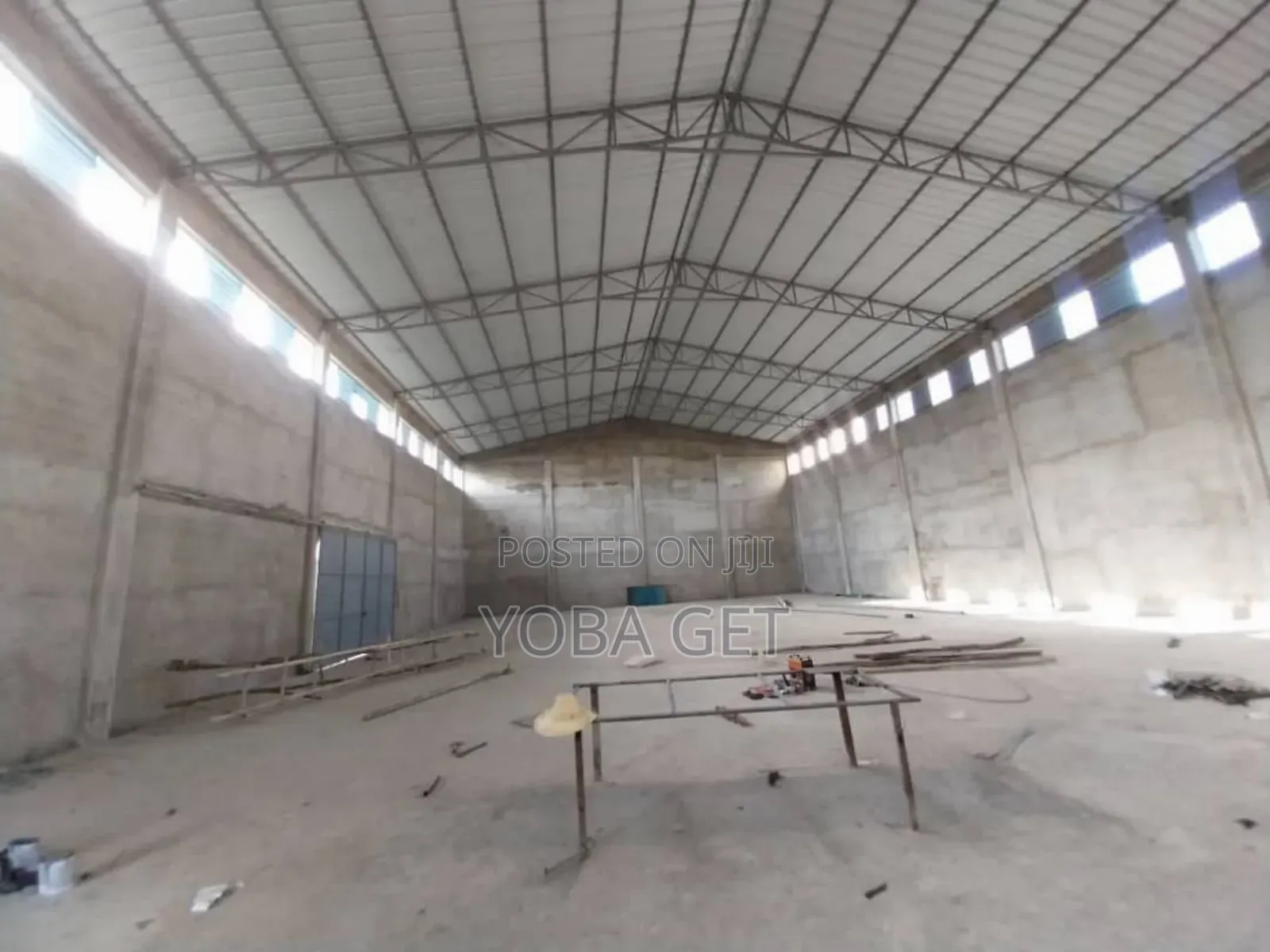 አስቸካይ መጋዘን