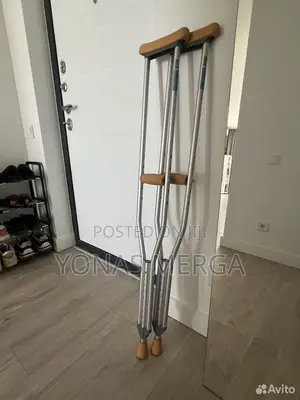 Photo - Adults Adjustable Under Arm Crutchsßcrutchesክራንች፪考kranch*ክራች